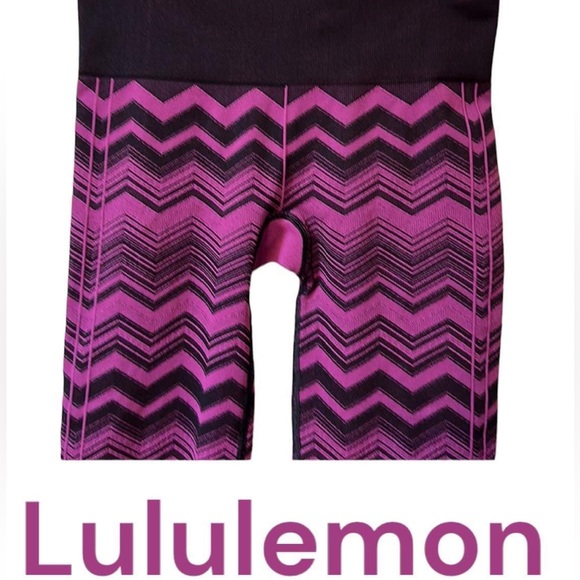 💙3/$15 EUC LULULEMON athletica Purple and Black Zigzag Leggings - Picture 1 of 10